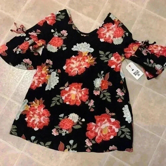 Billabong - Picture 3 of 6